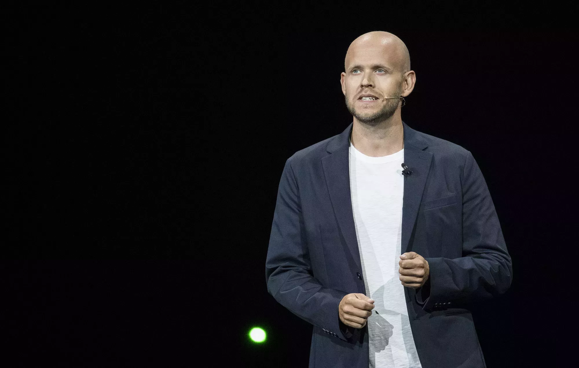 Los artistas critican la inversión del CEO de Spotify, Daniel Ek, en tecnología de defensa de la IA