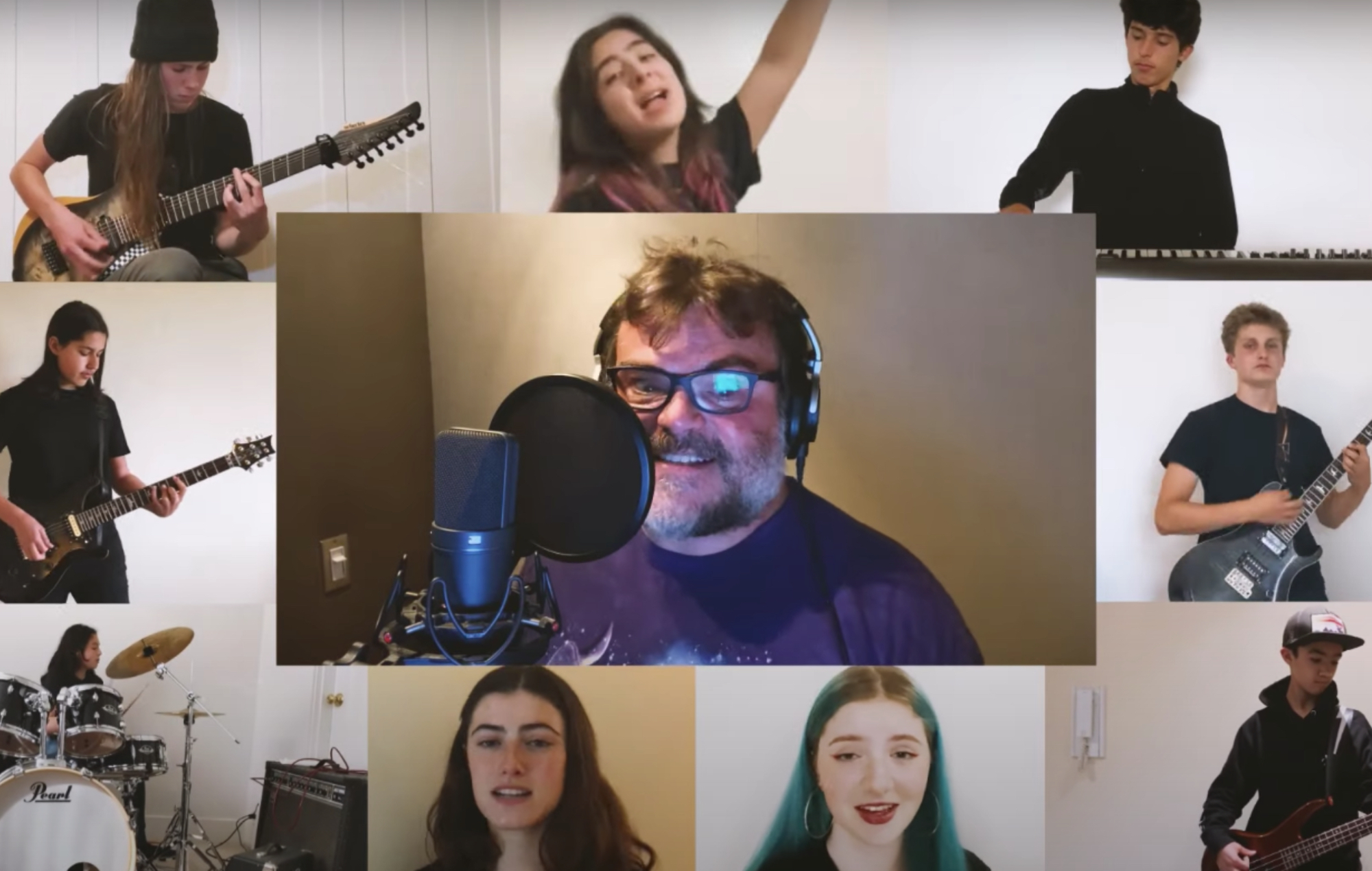 Mira cómo Jack Black versiona a David Bowie con "la escuela de rock original"