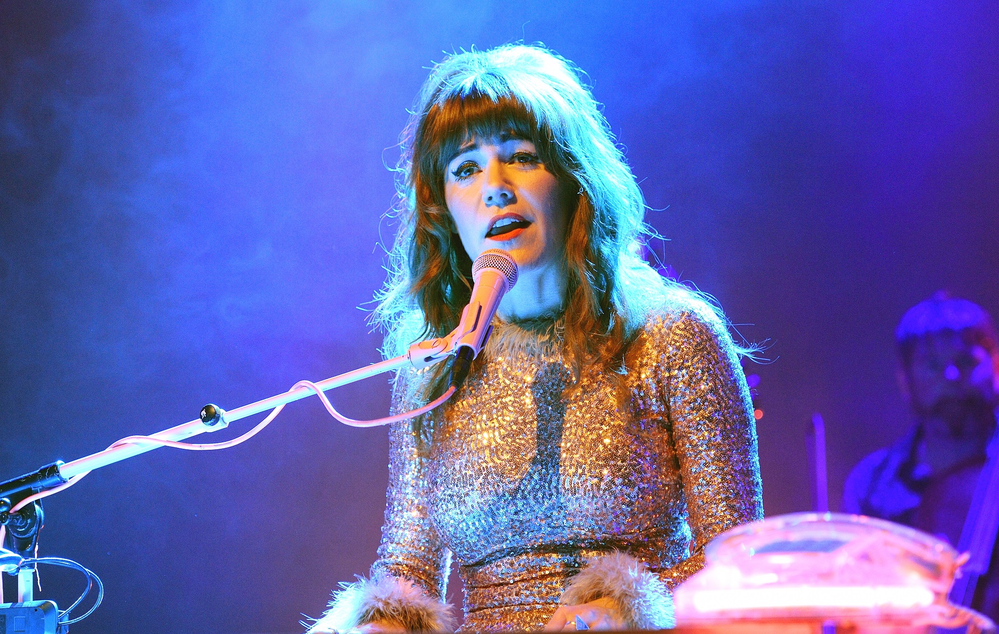 Mira cómo Jenny Lewis interpreta su nuevo single 'Puppy And A Truck' en 'Fallon'