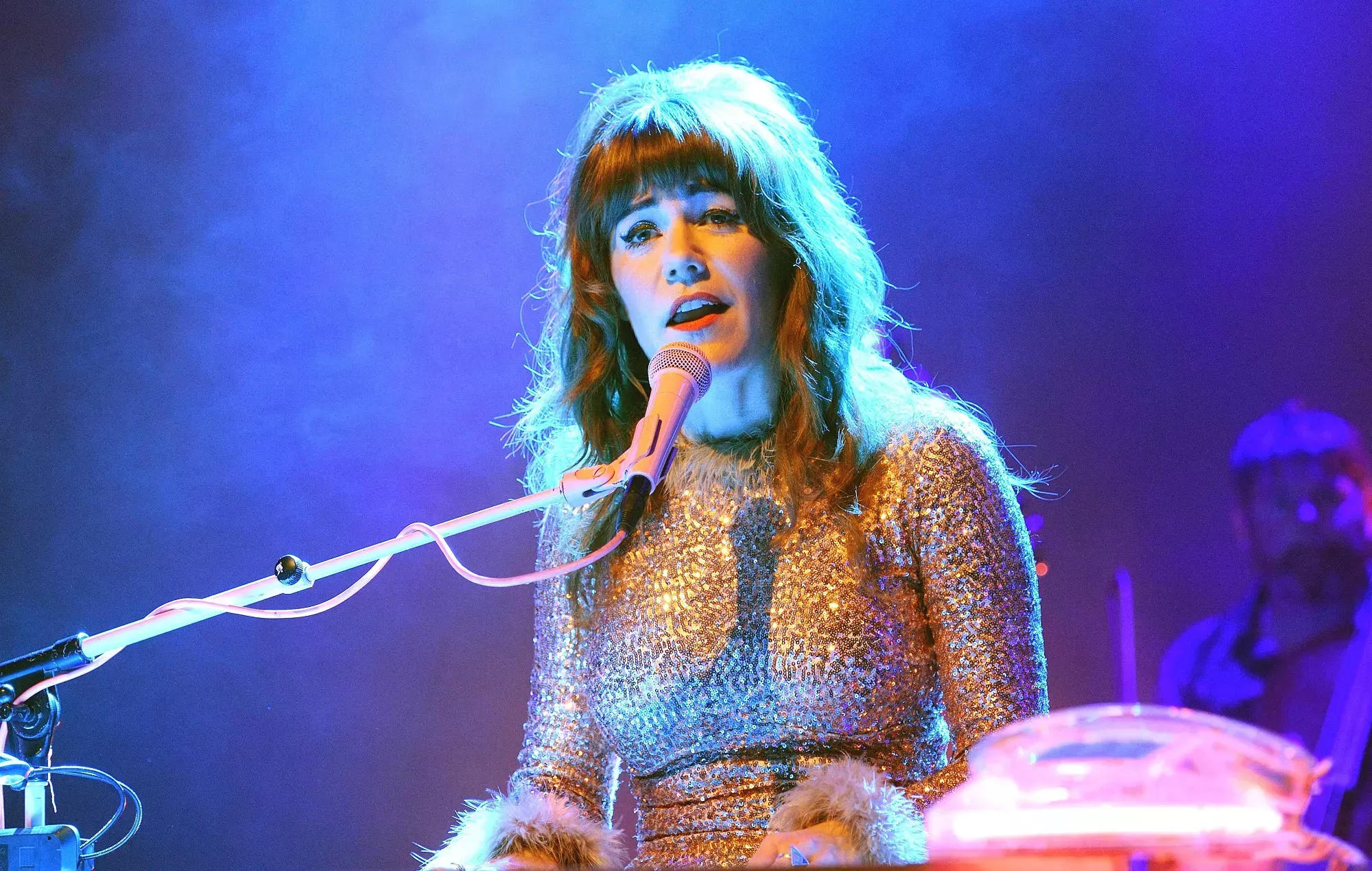 Mira cómo Jenny Lewis interpreta su nuevo single 'Puppy And A Truck' en 'Fallon'