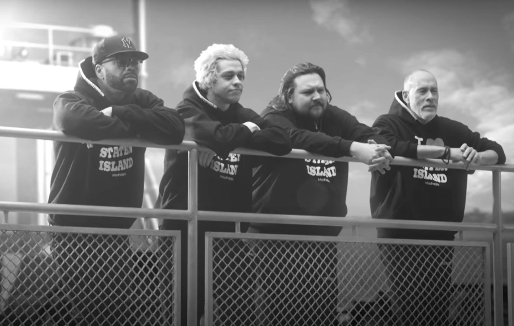 Mira cómo Method Man y Pete Davidson transforman 'Walking In Memphis' de Mark Cohn en un himno de Staten Island