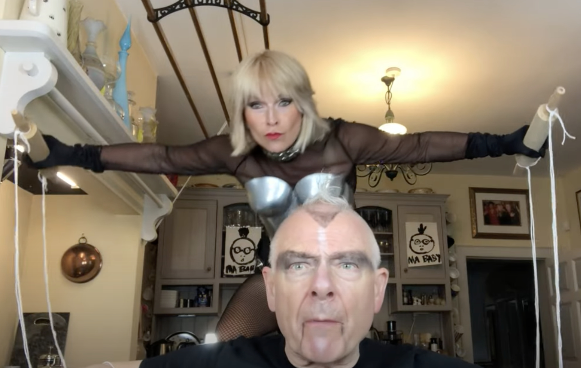 Robert Fripp y Toyah Willcox comparten una versión de 'Master Of Puppets' de Metallica