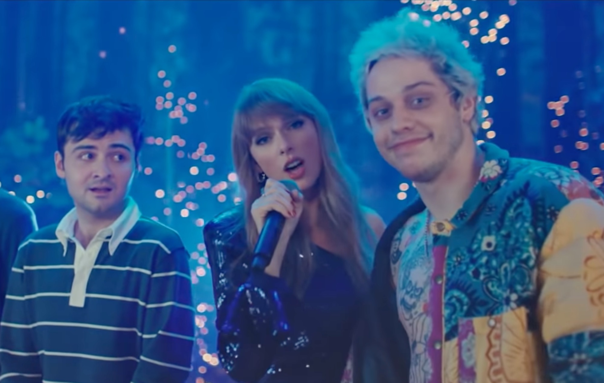 Taylor Swift se une a Pete Davidson en el sketch de 'SNL' sobre 'tres vírgenes tristes'