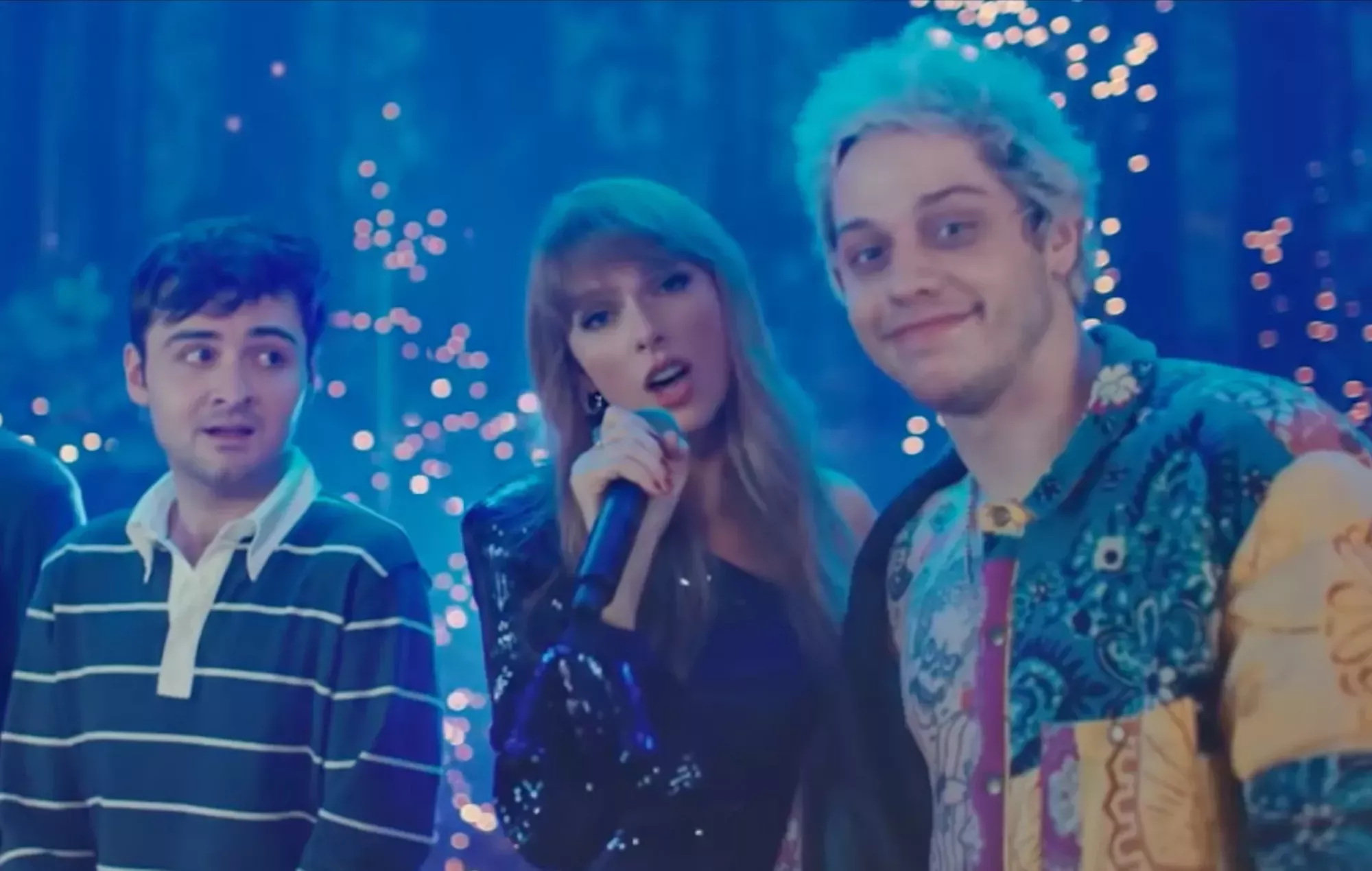 Taylor Swift se une a Pete Davidson en el sketch de 'SNL' sobre 'tres vírgenes tristes'