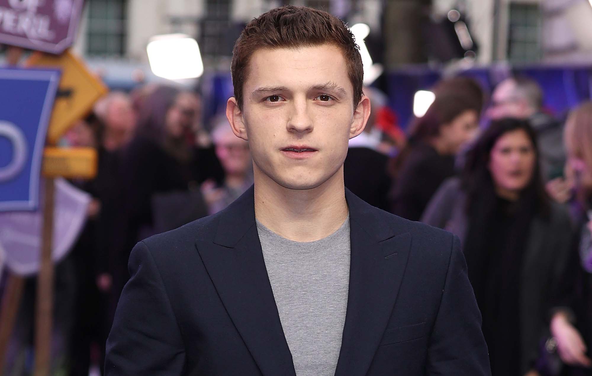 Tom Holland quiere interpretar a James Bond: "Habla mucho de ello"