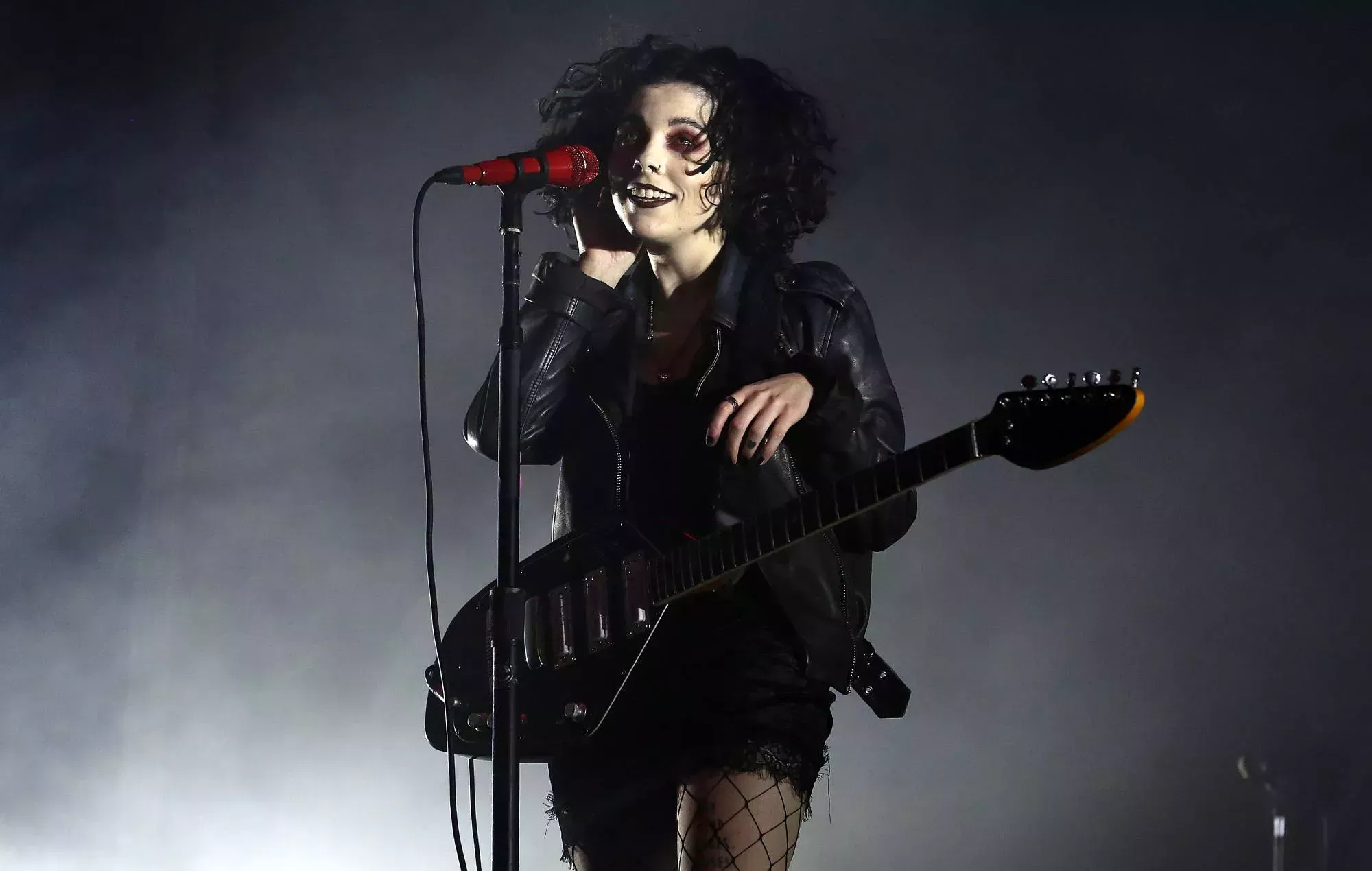 Vea el vídeo de la actuación en directo de Pale Waves, 