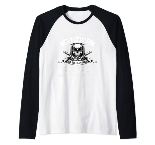 Ahora me acuesto a dormir cita angustiada un arma que guardo Camiseta Manga Raglan