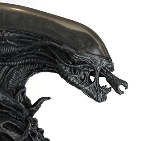 Alien: Hissing Xenomorph And Illustrated Book: With Sound!