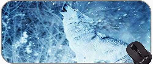 Almohadilla de ratón de gran juego, lobo de fantasía en un bosque de ratón del bosque de invierno oscuro con bordes cosidos