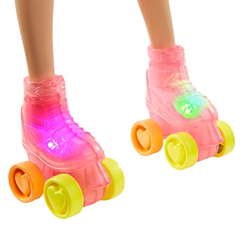 Barbie- Video Game Hero Light-Up Skates Doll Superhero&ampiacutena, Multicolor, (Mattel DTW17) , color/modelo surtido
