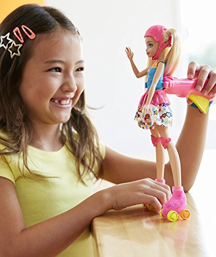 Barbie- Video Game Hero Light-Up Skates Doll Superhero&ampiacutena, Multicolor, (Mattel DTW17) , color/modelo surtido