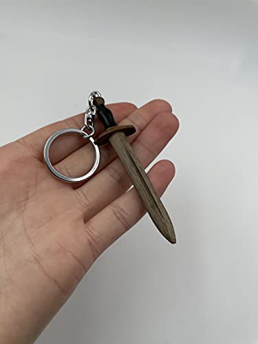 Onwomania Llavero de madera Espada Arma Combate Aguacero Arma Caballero Medieval Colgante Encanto