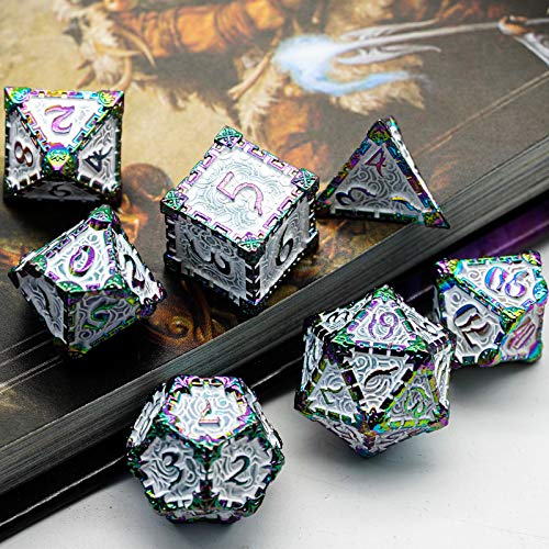cusdie Dados de metal con caja de metal, 7 piezas de dados de metal DND, diseño de daga Polyedral juego de rol D&D Dice MTG Pathfinder (blanco colorido)