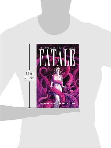 Fatale Deluxe Edition Volume 2 (Fatale, 2)