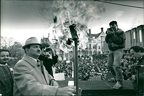 Fotomax Vintage Photo of Salman Rushdie Look Outside brandford Town Hall.