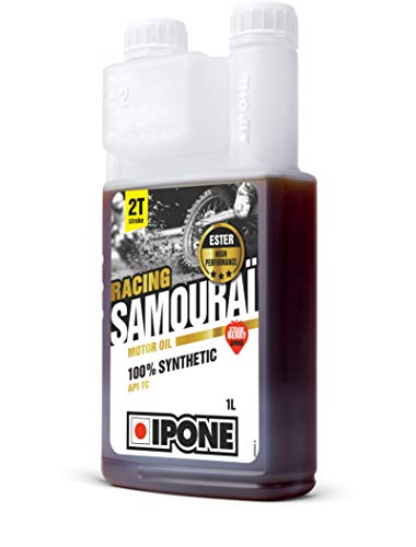 IPONE - Aceite Motor Moto 2T Samouraï Racing Opción Fresa - 100 % Sintético con Ésteres - Lubricante Alto Rendimiento - Envase Dosificador 1 Litro