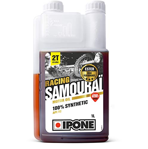 IPONE - Aceite Motor Moto 2T Samouraï Racing Opción Fresa - 100 % Sintético con Ésteres - Lubricante Alto Rendimiento - Envase Dosificador 1 Litro