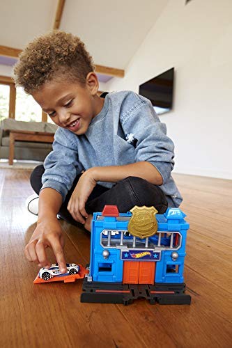 Mattel Hot Wheels-City Escape de la estación de policía, pistas de coches de juguetes niños +4 años, multicolor FNB00 , color/modelo surtido