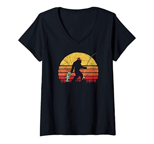 Mujer Bass Fishing Funny Bigfoot in Trucker Hat Retro Graphic Camiseta Cuello V