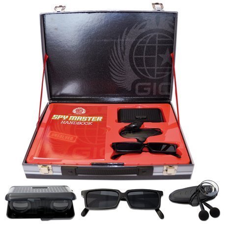 Spy Master Briefcase, RRP £14.99 (Snap-closure briefcase with 32-page handbook, Spy Ear device, binoculars and rear-view glasses). by Top That! (2011-01-01)