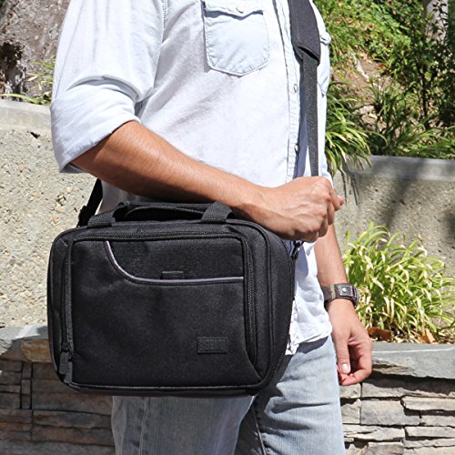 USA Gear Organizador de viaje electrónico, Tech Bag Case Custom Accesorios, correa ajustable para el hombro e interior acolchado – Funciona con tabletas, proyectores de viaje y más