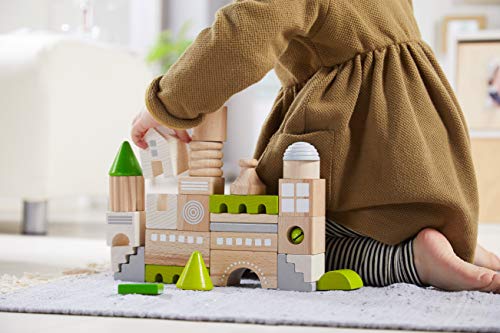 HABA 305456 - Juego de construcción de Coburg, 28 Piezas para Construir telones de Ciudad, Bloques de Madera en Diferentes Formas y Colores, Juguete a Partir de 18 Meses