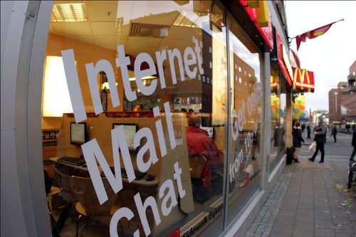 Internet Cafe Mifi Wifi Hotspot Start Up Sample Business Plan NEW! (English Edition)