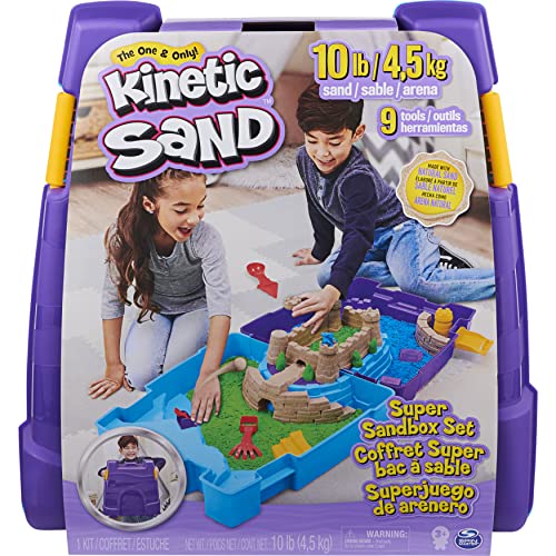 Kinetic Sand Super Sandbox Set con 4,5 kg de Arena cinética, Caja de Arena portátil con 10 moldes y Herramientas, Juego de Juguetes sensoriales para niños de 3 años en adelante