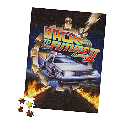 Spin Master Games Movie 500-Piece in Video Case Puzzle de 500 Piezas de la película Back to The Future II en Estuche de plástico Retro Blockbuster VHS, Color Gris (6061266)