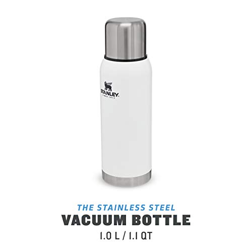 Stanley Adventure Stainless Steel Vacuum Bottle 1L Polar White – Botella Termica 1 Litro - Cantimplora Acero Inoxidable - Sin BPA - Mantiene Frío o Calor 24 Horas - Tapa Doble que Sirve de Taza