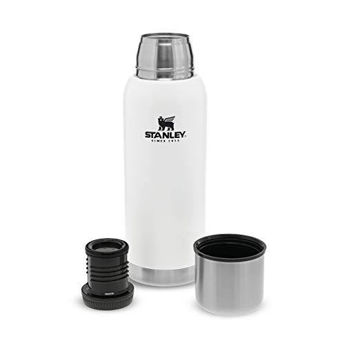 Stanley Adventure Stainless Steel Vacuum Bottle 1L Polar White – Botella Termica 1 Litro - Cantimplora Acero Inoxidable - Sin BPA - Mantiene Frío o Calor 24 Horas - Tapa Doble que Sirve de Taza
