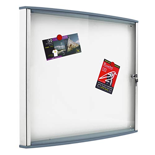 Tablón de anuncios con marco de aluminio y perfiles de policarbonato grises, con cerradura y llaves. Fondo blanco magnético. Contiene 4 hojas A6