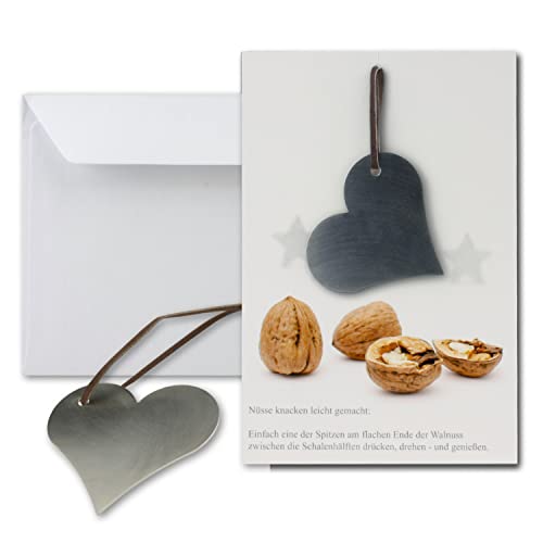 Tarjeta de felicitación con diseño de cascanueces de acero inoxidable, forma de corazón y correa de piel, incluyen sobre en color blanco natural, formato DIN B6
