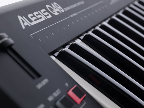 Alesis Q49 - Teclado controlador MIDI USB con 49 teclas sensibles a la velocidad, salida MIDI, ruedas de pitch y modulación y software Ableton Live Lite incluido