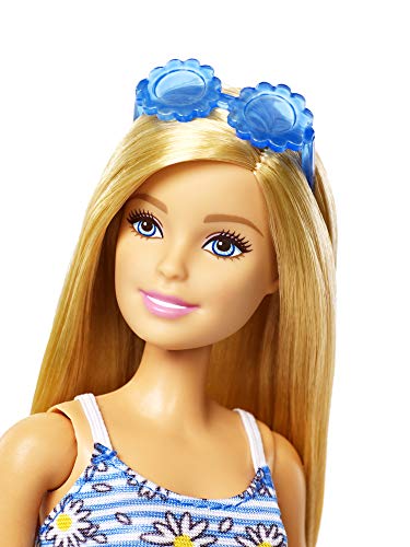 Barbie Fashionistas GDJ40 - Juego de muñeca Rubia y Ropa y Accesorios para 4 Trajes completos