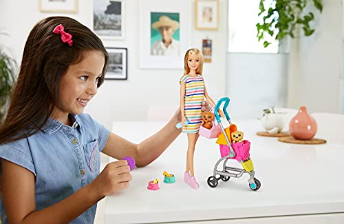 Barbie y su Carrito para Mascotas, Muñeca Rubia con accesorios y perritos (Mattel GHV92)