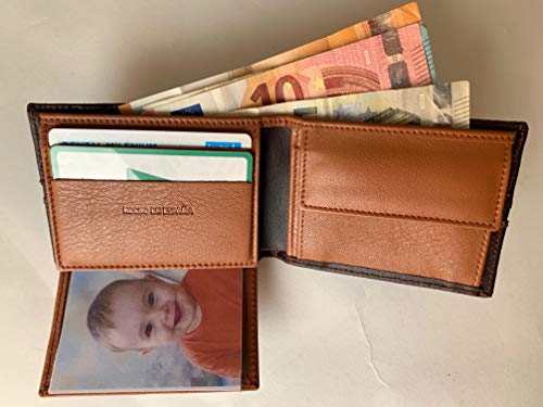 Cartera Hombre Piel Bandera Legado Vox II Marrón con Monedero para Monedas, Billetera Capacidad Varios Billetes de Cuero Regalo de Pulsera Bandera España y Tarjeta Proteccion RFID (Vertical)