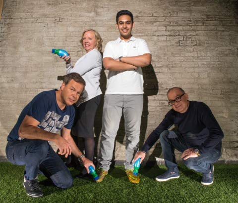 Herramienta The Boot Buddy para limpiar el barro de los zapatos de la forma más fácil y rápida,en menos de 5 minutos, utilizando 300 ml de agua