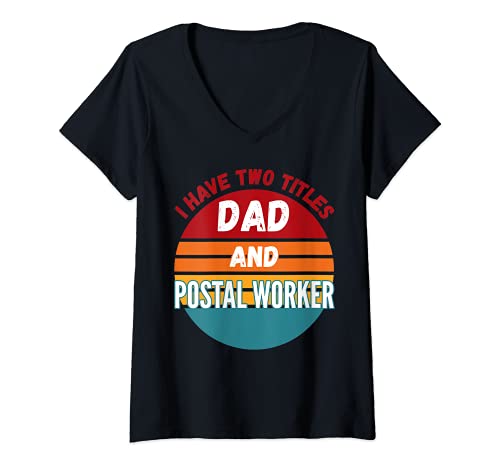 Mujer Tengo dos títulos papá y trabajador postal Camiseta Cuello V