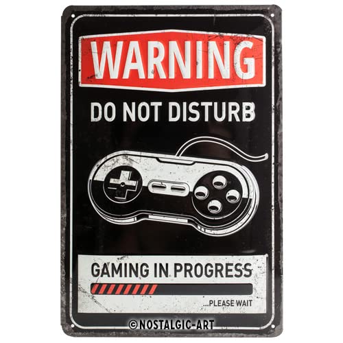 Nostalgic-Art Cartel de Chapa Retro Gaming in Progress – Idea de Regalo para Gamers, metálico, Diseño Vintage para decoración Pared, 20 x 30 cm
