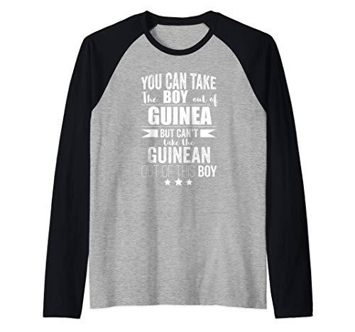 Puede sacar al niño de Guinea África Orgullo guineano Camiseta Manga Raglan