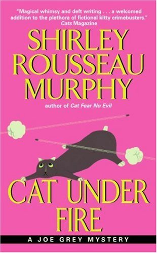 Cat Under Fire: A Joe Grey Mystery (English Edition)