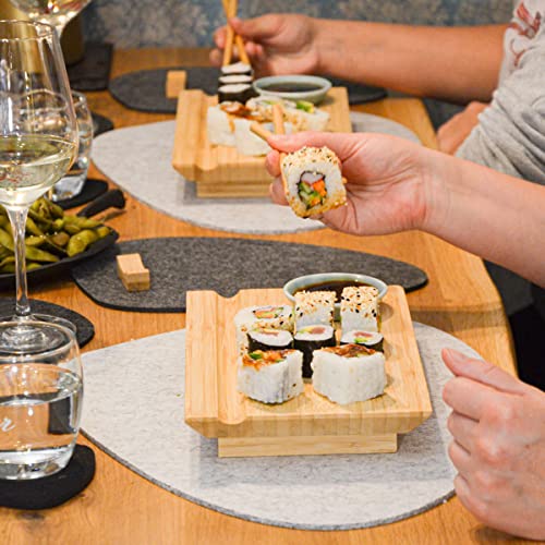 DuneDesign Juego de 4 Platos de Sushi Japonés - 27x16x4 Tabla de Bambú - Set Vajilla con Cuencos