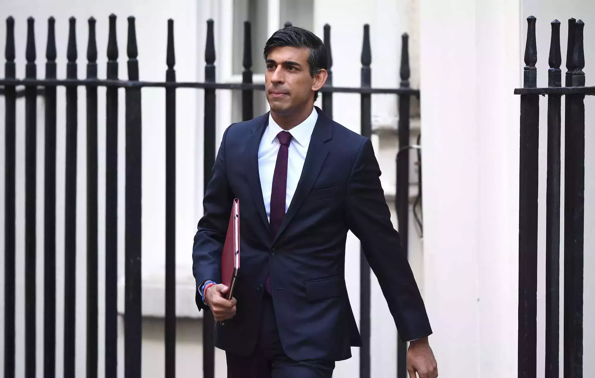 El ministro adelanta un paquete de ayudas de 1.000 millones de libras para las empresas afectadas por el COVID-19