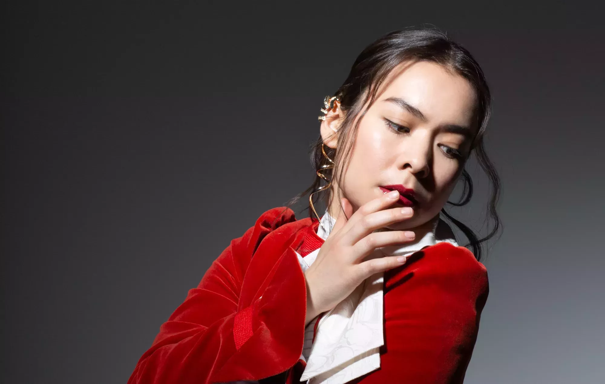 Escucha el hipnótico nuevo single de Mitski 'Heat Lightning'