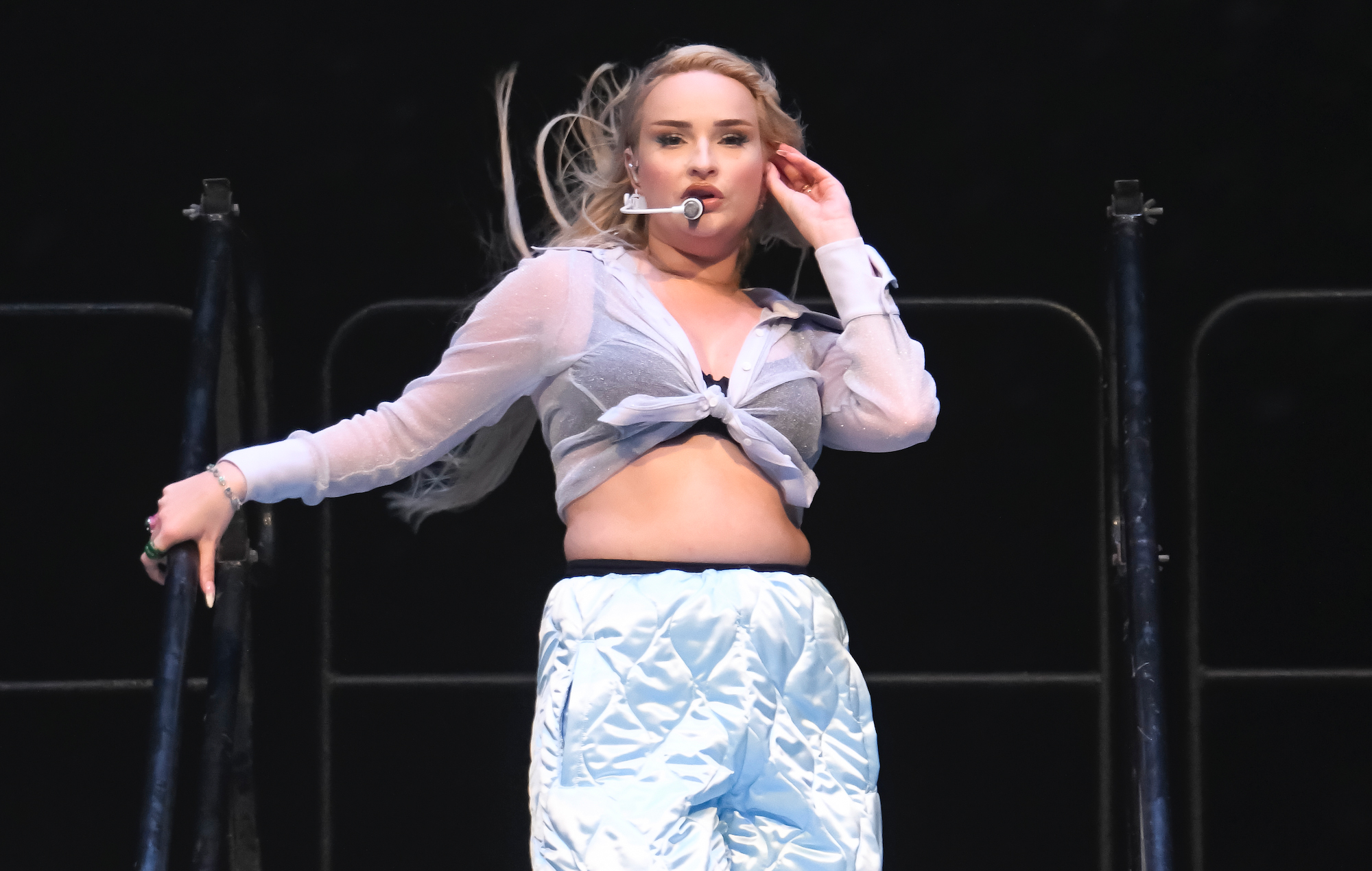 Escucha el provocativo nuevo single de Kim Petras, "Coconuts".
