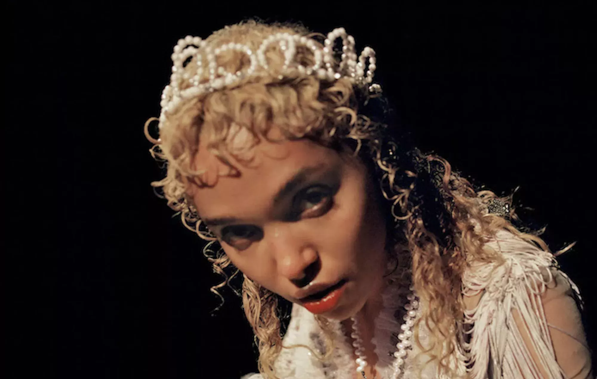 FKA twigs se burla de su nueva canción en TikTok
