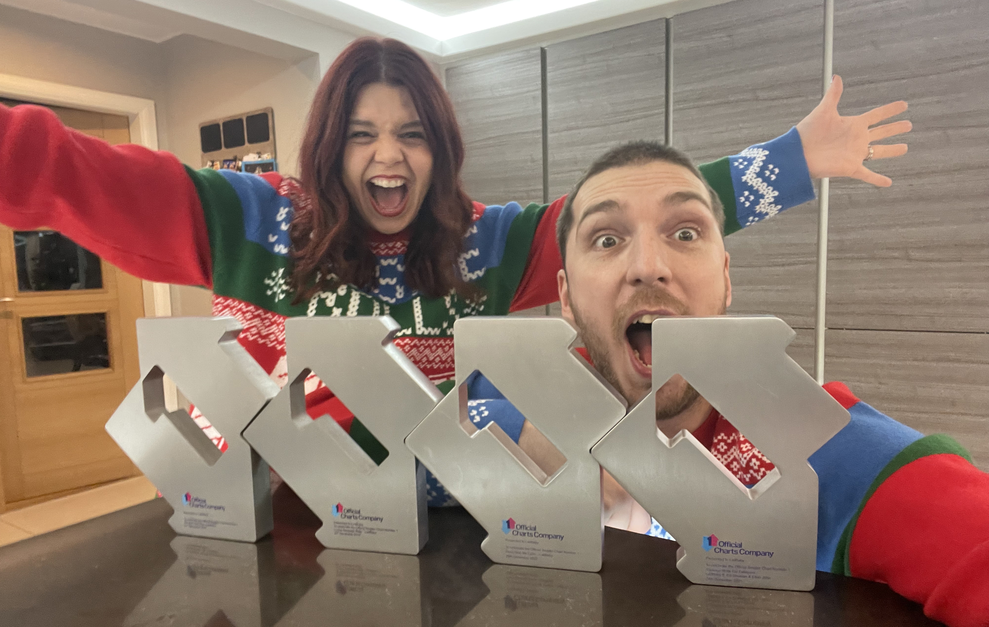 LadBaby hace historia al conseguir su cuarto número uno navideño consecutivo