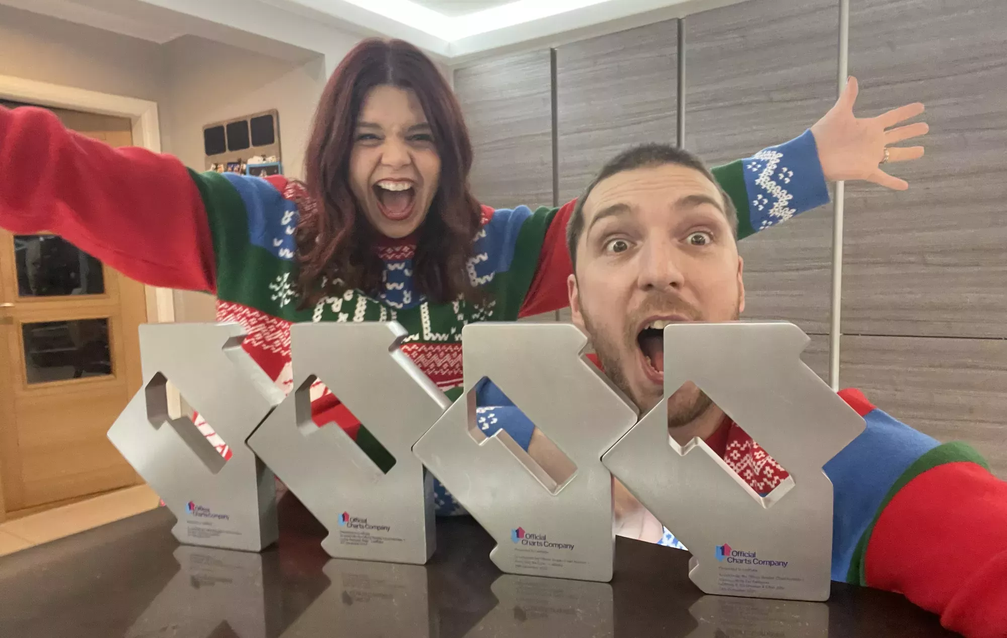 LadBaby hace historia al conseguir su cuarto número uno navideño consecutivo