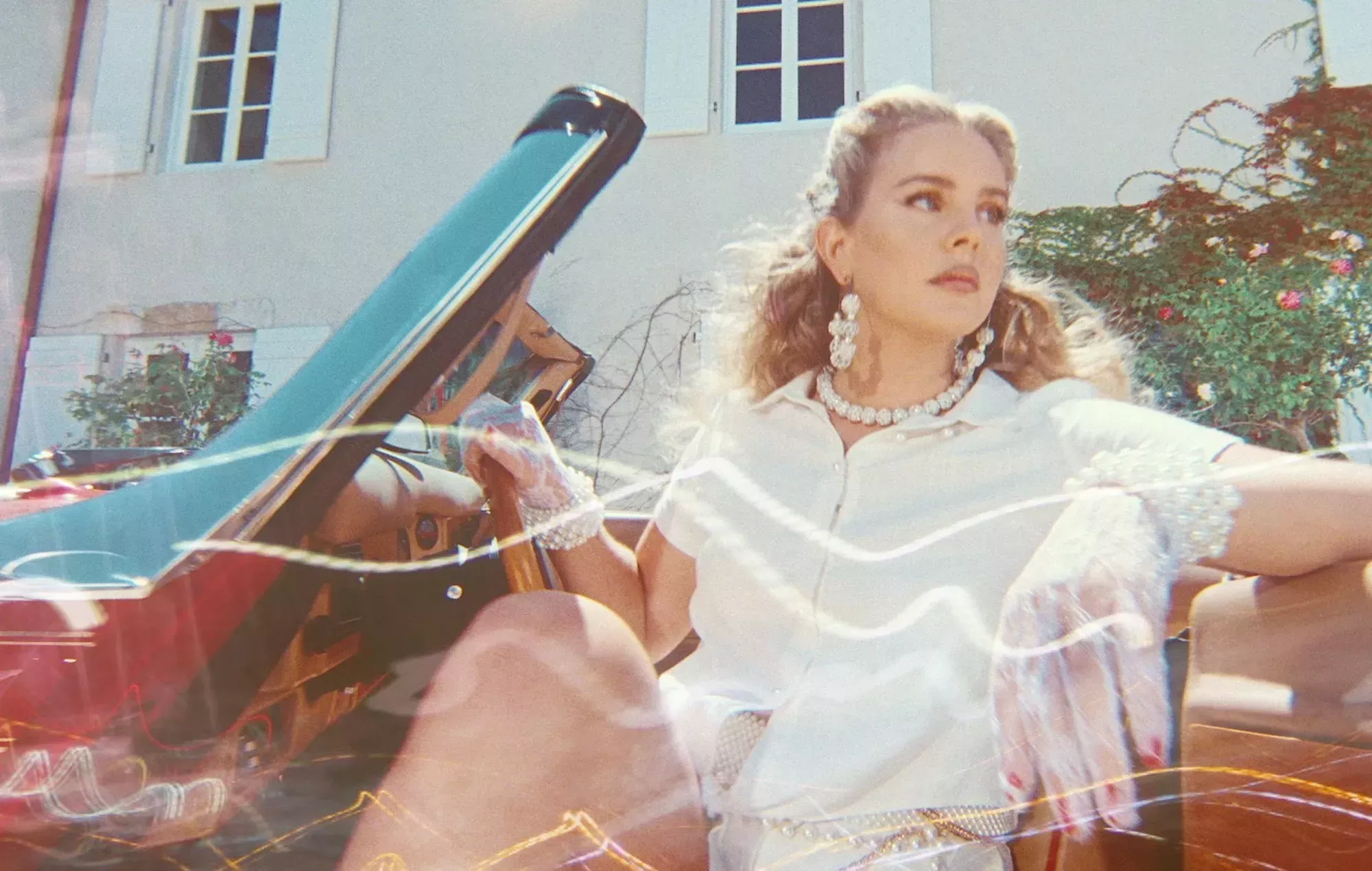 Lana Del Rey recuerda el horrible acuerdo con su discográfica en un emotivo discurso de entrega de premios